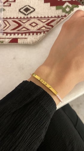 اسواره ذهبيه بخيط ملون حبه واحده