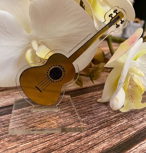 مجسم شكل غيتار