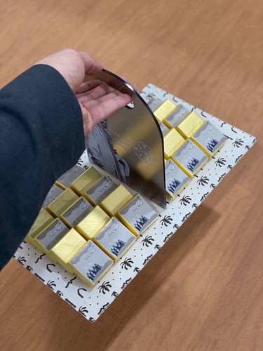 صينية نموذج 1 من الكليريك بشعار يوم التأسيس