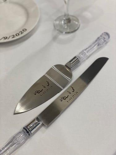 قطاعة كيك مع حامل كيك