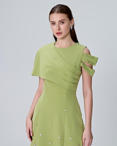 فستان مزين بكرستال