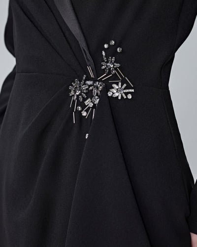 فستان مزين بكرستال