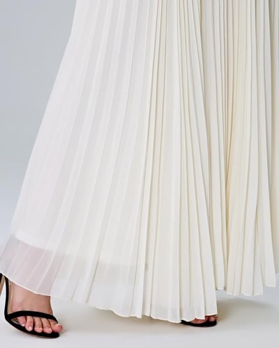 فستان مزين بكرستال