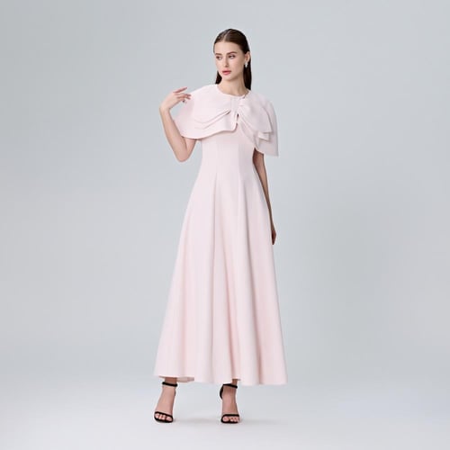 فستان بقصة مختلفة