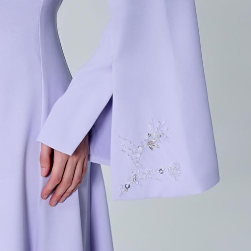 فستان بقصة مختلفة