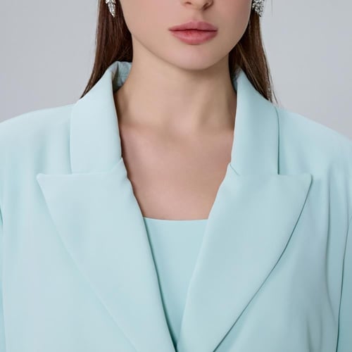 فستان مزين بكسرات