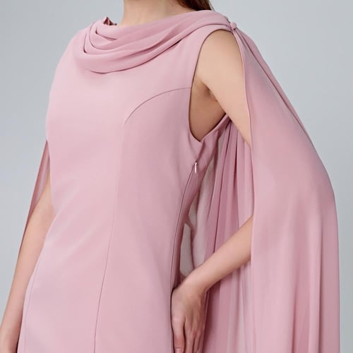 فستان مزين بكرستال من الخلف