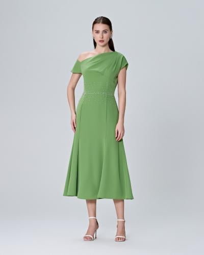 فستان بقصة مختلفة