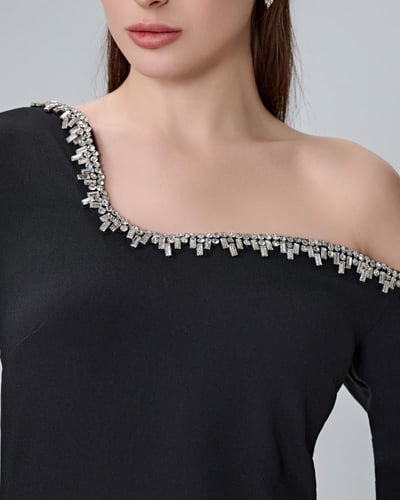 فستان بقصة مميزة