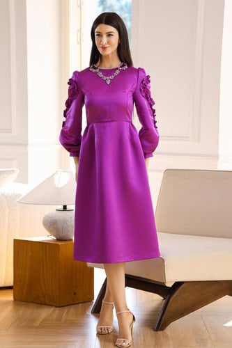 فستان مزين بكرستال