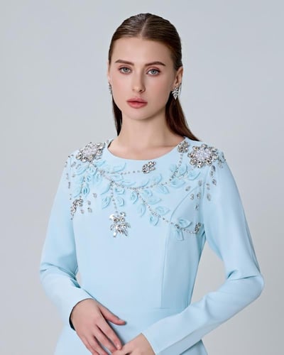 فستان مزين بكرستال