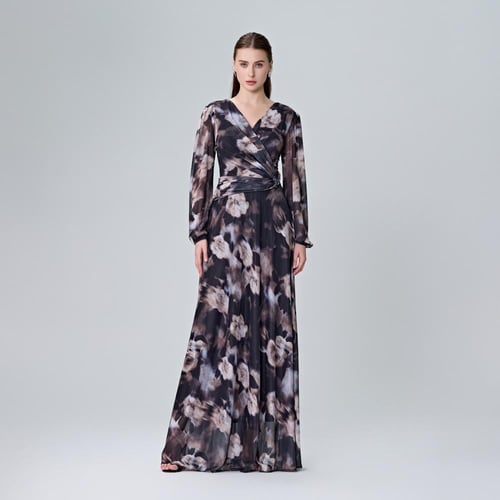 فستان بأكمام طويلة