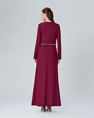 فستان بأكمام طويلة