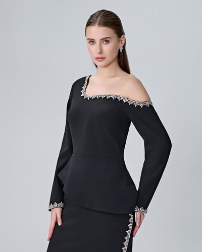 فستان بقصة مميزة