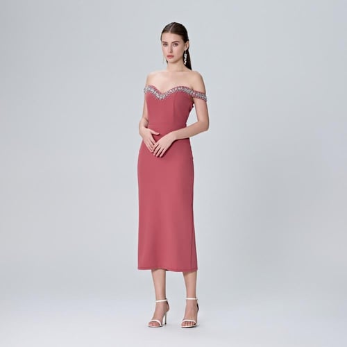 فستان انثوي مطرز