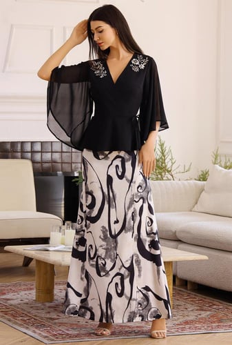 بلوزة مميزة بأكمام شيفون