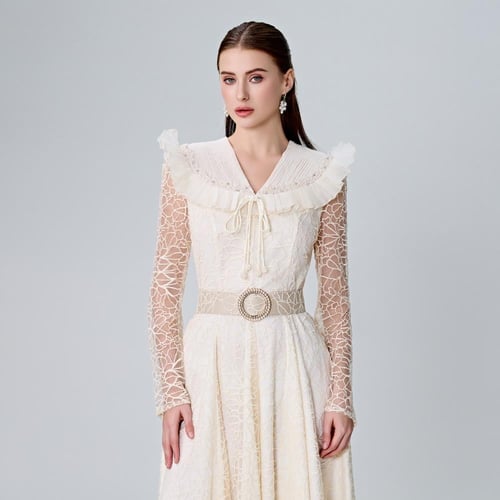 فستان مزين بحزام