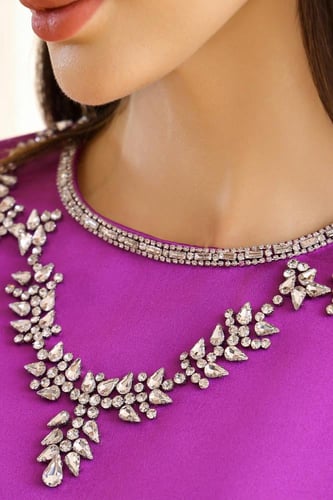 فستان مزين بكرستال