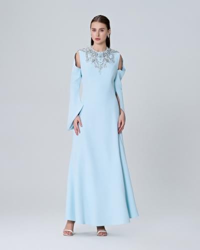 فستان مزين بكرستالات