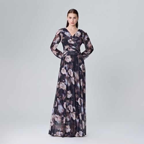 فستان بأكمام طويلة