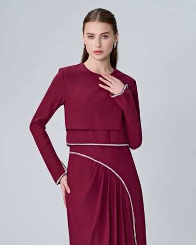 فستان بأكمام طويلة