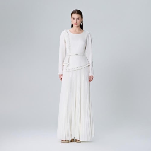 فستان مزين بكسرات