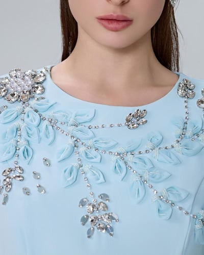 فستان مزين بكرستال