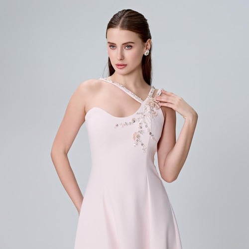 فستان مزين بكرستال