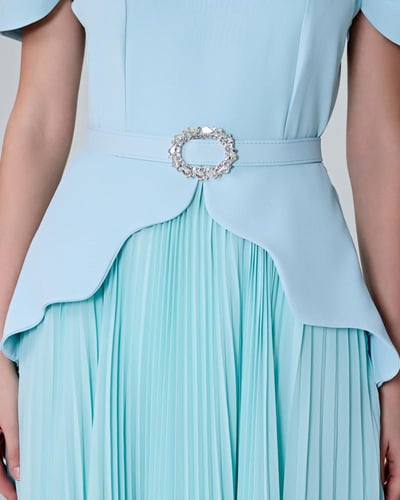 فستان مميز بكسرات