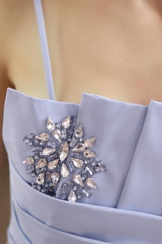 فستان مزين بالتل