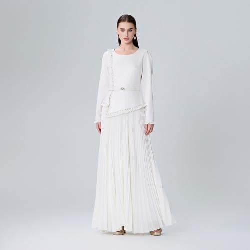 فستان مزين بكسرات