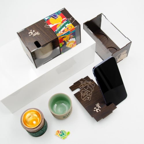 باكيج اليوم الوطني (كوب + مبخرة + بروش + استاند جو...