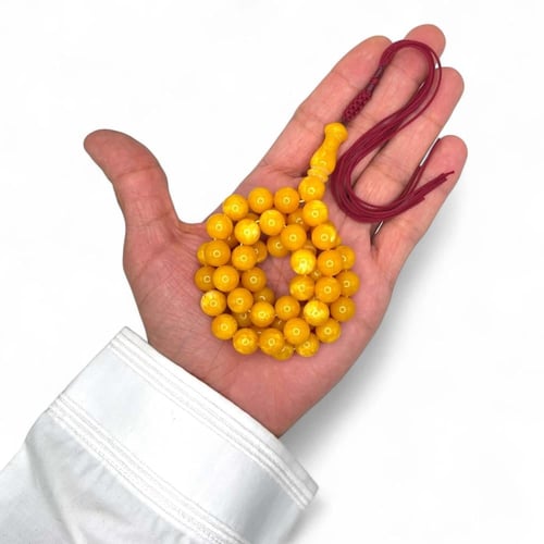 سبحة الكهرمان البولندي: ذهب الرجال وفخامة الزمن