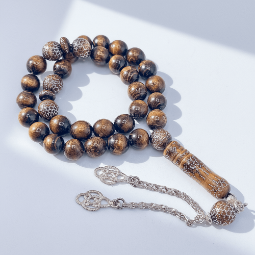 اليسر الذهبي الملكي: سبحة فاخرة بتفاصيل فضية تُعان...