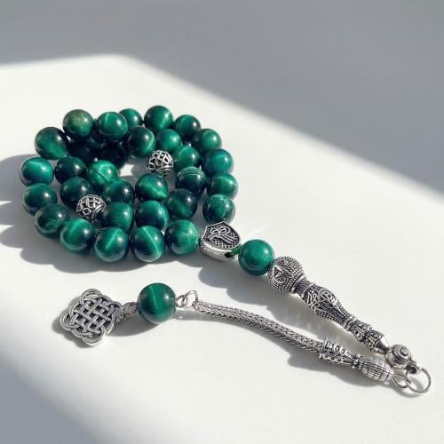 سبحة حجر عين النمر الكريم باللون الاخضر