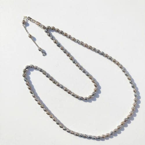 سبحة فضة مطعمة بلون الكهرمان الاصفر - 99 خرزة 7 مل...