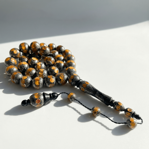 سبحة يسر مطعم كهرمان طبيعي و فضة عيار 1000 - 16 مل...