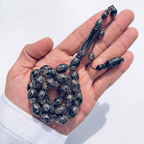 سبحة يسر مرجان اسود طبيعي مطعمة بالفضة عيار 999 -...