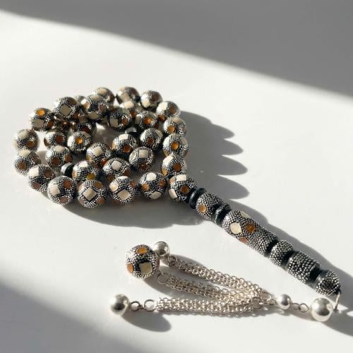 سبحة يسر وكوك فاخر بفضة عيار 1000 مطعمة بالكهرمان...