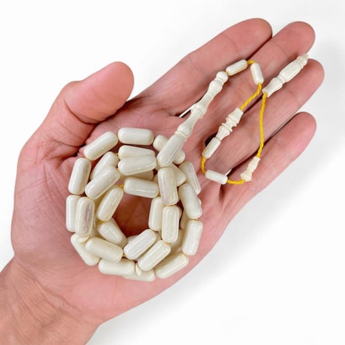 سبحة نادرة من عظم نعام طبيعي بقصة صنوبرية - 39 خرز...