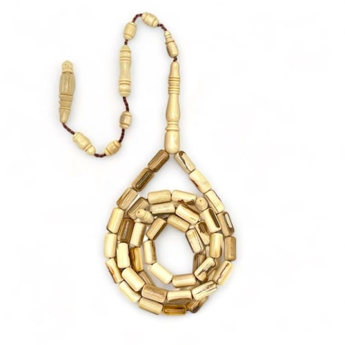 سبحة ناب الماموث المنقرض