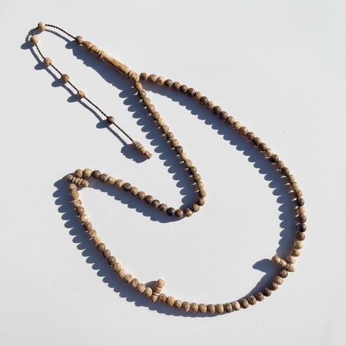 سبحة اليسر الوردي النادر – 100 خرزة بحجم 6 ملم | ت...