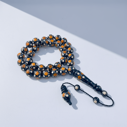 سبحة كوك طبيعي فاخر مطعمة بالفضة و بالكهرمان و الع...