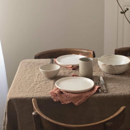 مفرش طاولة مصنوع من الكتان Walnut