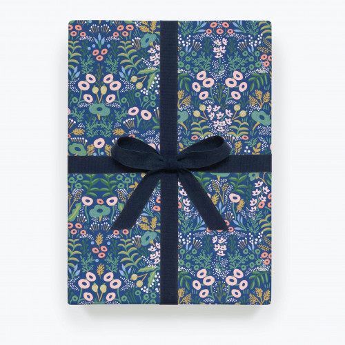 تغليف هدية بورق مطبوع Tapestry