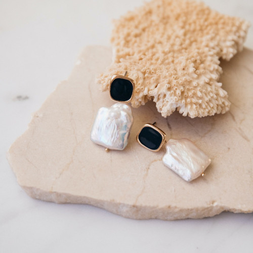 أقراط اللؤلؤ Bom