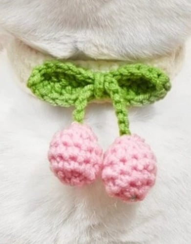 طوق تريكو للقطط بكرات وردية