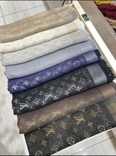 LV scarf