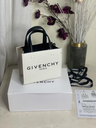 Givenchy 19cm