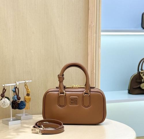 Miu Miu 22cm